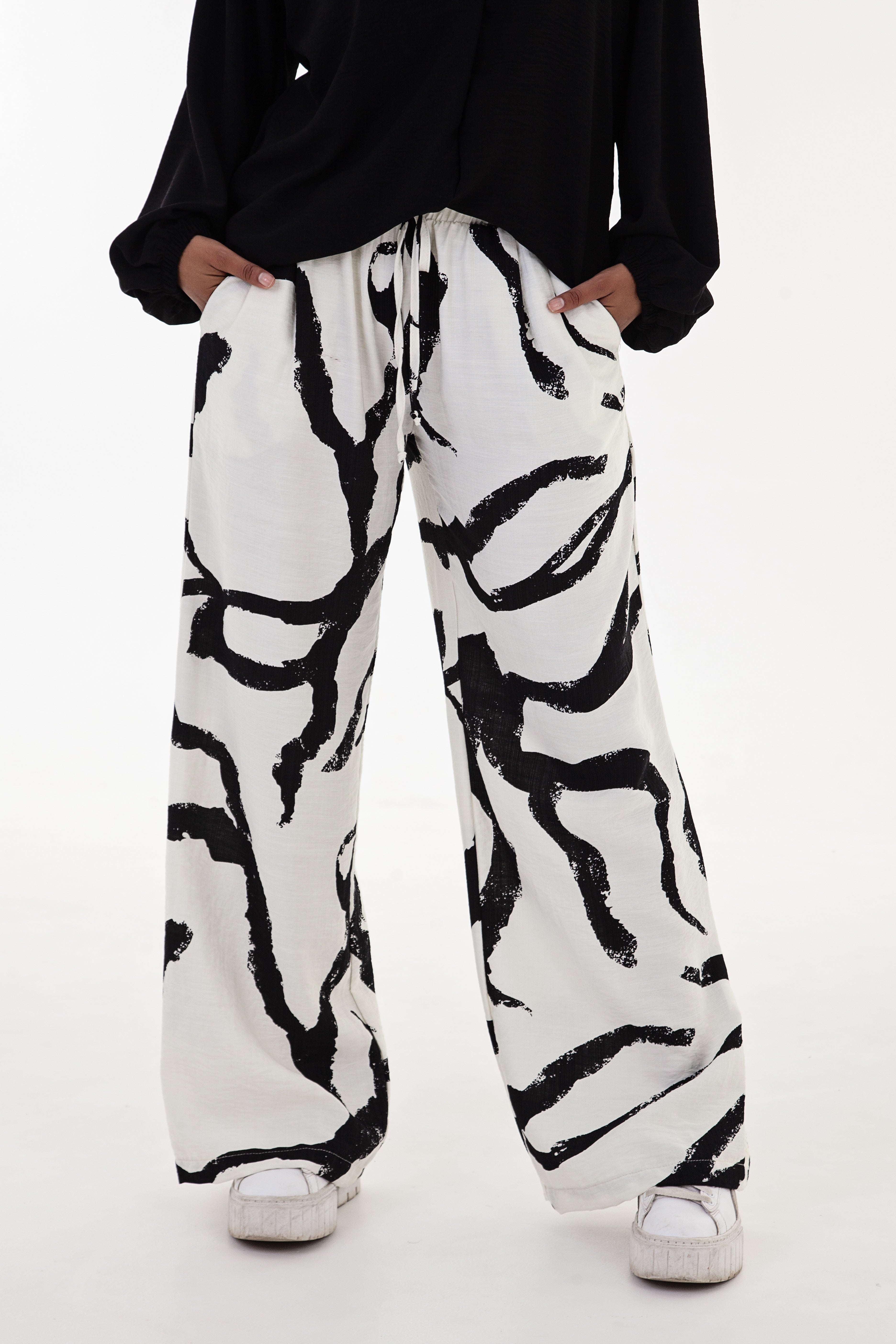 Cream and black wide Leg Pants