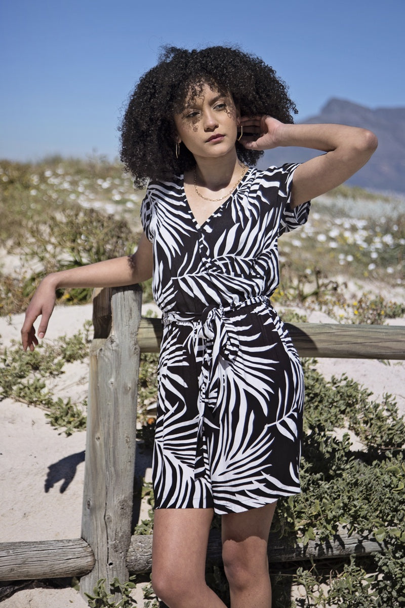 Black & White Leaf Shortall